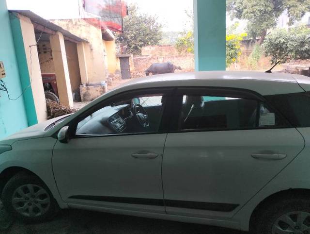 https://images10.gaadi.com/usedgaadi-sellcar/UsedCar/f47050ab-6754-497a-a242-c8b975c08521/a3b973d8-a0c0-4ec8-8616-b4429e504084.jpg?imwidth=6402