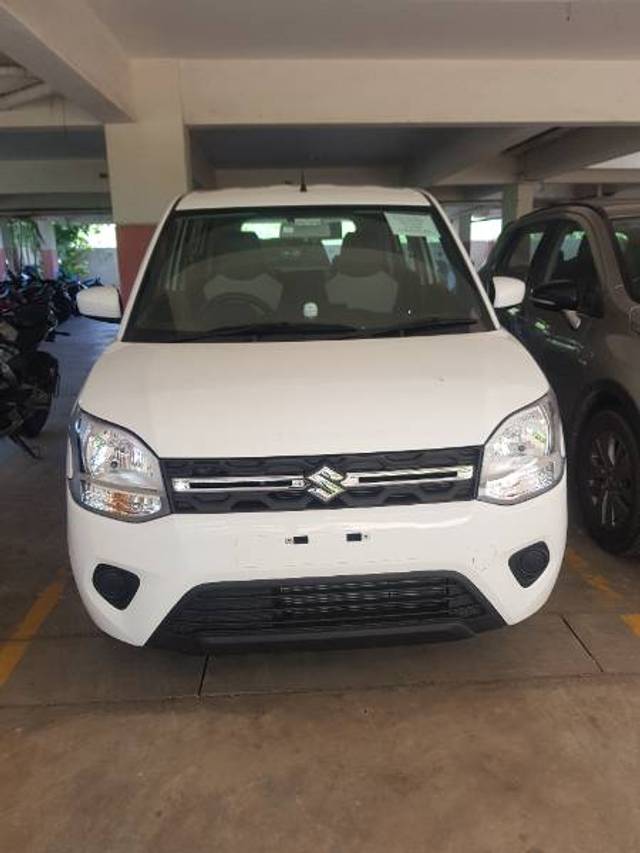 https://images10.gaadi.com/usedgaadi-sellcar/UsedCar/f47a788c-3bb0-4980-8f8f-8249183c0462/1bf9ca8b-c5c9-4db2-bdaf-9c8a8d300835.jpg?imwidth=6400