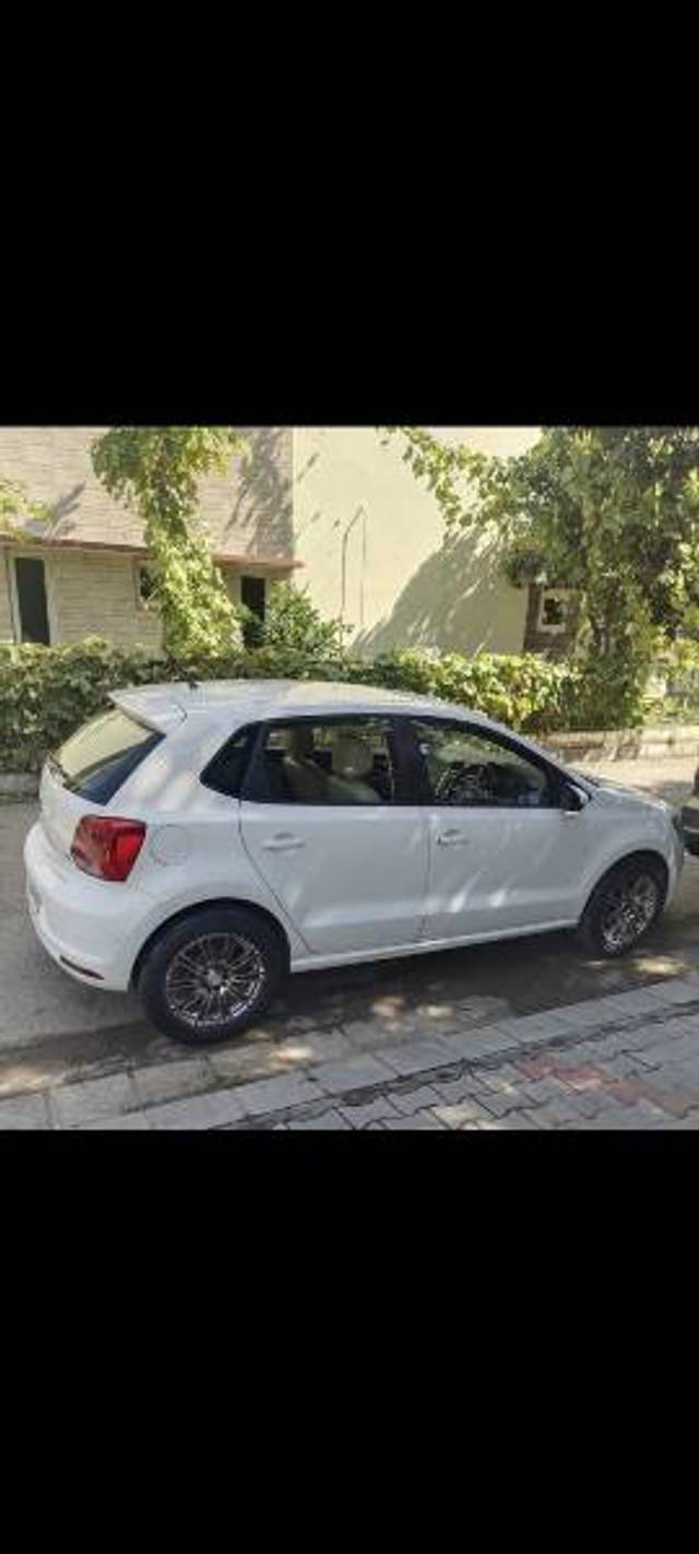 https://images10.gaadi.com/usedgaadi-sellcar/UsedCar/f4a08f64-4d74-4291-a2e6-f0a9d5ee9111/0b380c06-926c-4dca-9c80-8178409c96b1.jpg?imwidth=6402