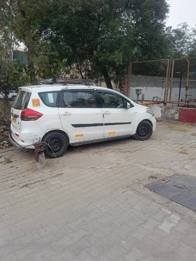 https://images10.gaadi.com/usedgaadi-sellcar/UsedCar/f4cc8379-f04f-458d-a1cf-8c6ad0a0ec7b/94f09aa5-634b-4ae1-9ac5-fa7c79c1c6d6.jpg?imwidth=6401