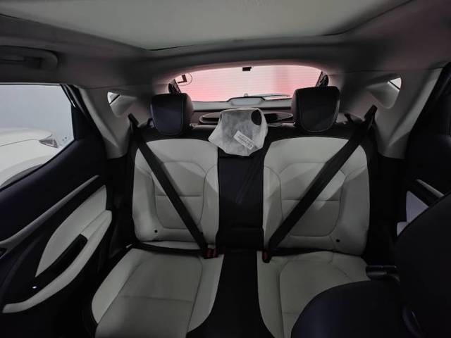 https://images10.gaadi.com/usedgaadi-sellcar/UsedCar/f5002319a/b4d65aad-b28c-4c19-a07f-ede8e1ed6a05.jpeg?imwidth=6401