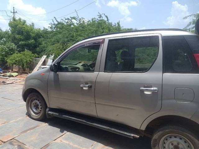 https://images10.gaadi.com/usedgaadi-sellcar/UsedCar/f5002fd5a/126e5eb9-ebea-4db6-afb8-1a9c589bac80.jpg?imwidth=6401
