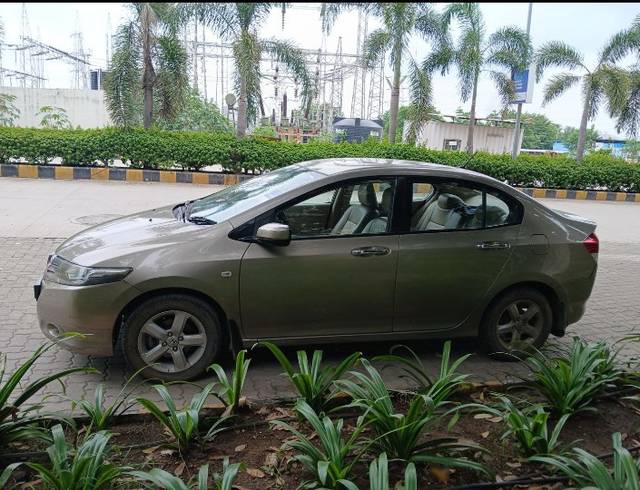 https://images10.gaadi.com/usedgaadi-sellcar/UsedCar/f50071d5a/83b7de3e-ddab-4051-bbbe-5d59c502c3c1.jpeg?imwidth=6400