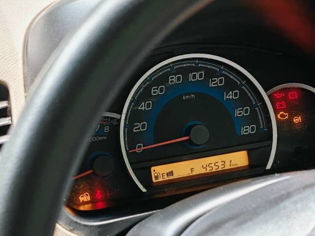https://images10.gaadi.com/usedgaadi-sellcar/UsedCar/f50107ada/6ac05f5a-ea02-40c7-96cc-ff6b32471e8c.jpg?imwidth=6401