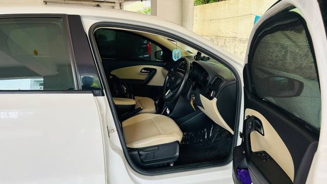 https://images10.gaadi.com/usedgaadi-sellcar/UsedCar/f5013bcaa/590acd5c-bf6d-4837-8af7-dbc5e0cf8d01.jpeg?imwidth=6400