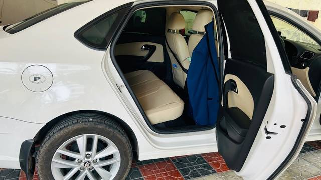 https://images10.gaadi.com/usedgaadi-sellcar/UsedCar/f5013bcaa/9761b5d1-ed15-44cc-89f4-2139de1fb2b7.jpeg?imwidth=6402