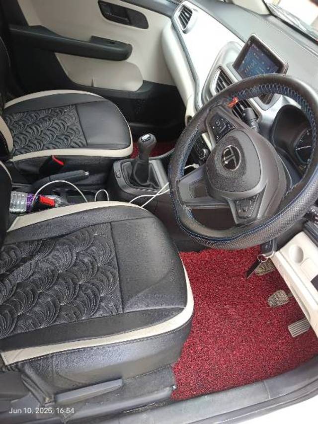 https://images10.gaadi.com/usedgaadi-sellcar/UsedCar/f5015ec3a/fe5ae98e-b75e-491e-a468-42a6fb199bee.jpg?imwidth=6401