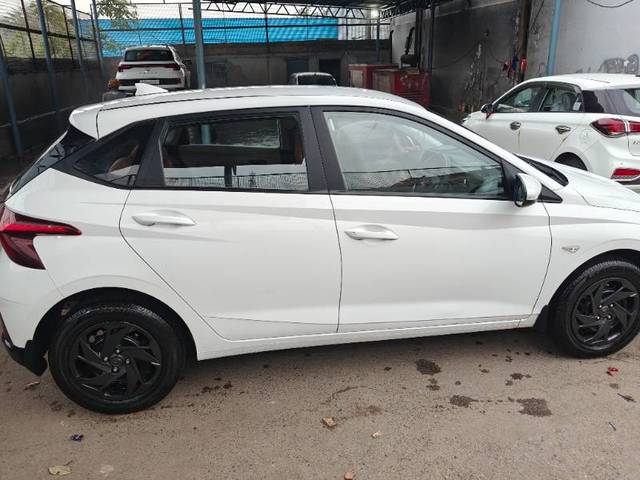 https://images10.gaadi.com/usedgaadi-sellcar/UsedCar/f50286e3a/6556cc70-3909-4732-8a94-b7958a0d8dbb.jpg?imwidth=6402
