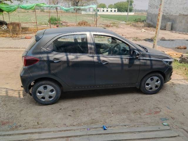 https://images10.gaadi.com/usedgaadi-sellcar/UsedCar/f50294b7a/0b2d0e7b-9138-467f-8f7e-e7e6410389ad.jpg?imwidth=6400