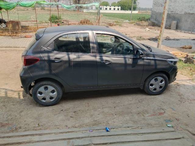 https://images10.gaadi.com/usedgaadi-sellcar/UsedCar/f50294b7a/3c124b6e-6eab-40ca-9ecc-ccc077a1db06.jpg?imwidth=6402