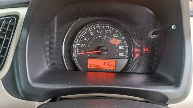 https://images10.gaadi.com/usedgaadi-sellcar/UsedCar/f502ab5da/c016edcb-9db5-439f-9db7-3cfd9dfd03c3.jpg?imwidth=6401