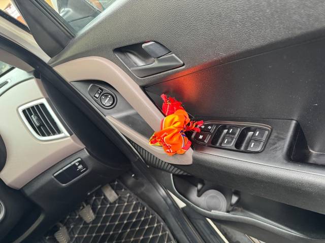 https://images10.gaadi.com/usedgaadi-sellcar/UsedCar/f502f7e9a/2f6d1ba3-fc98-4458-87db-e8d89842768e.jpeg?imwidth=6401