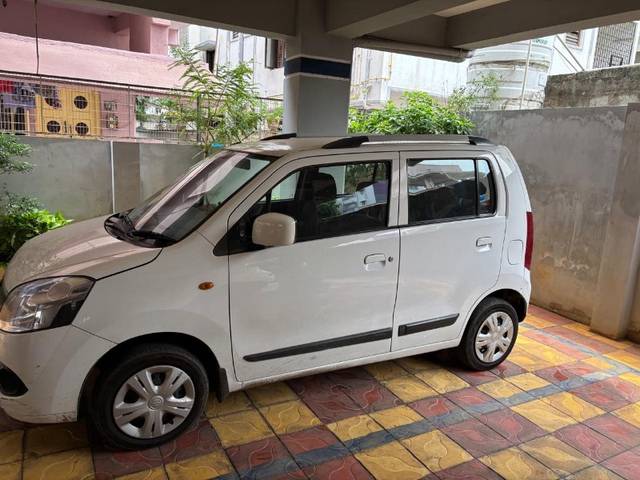 https://images10.gaadi.com/usedgaadi-sellcar/UsedCar/f5030320a/3b6f225b-298d-41ff-857e-d4d1659fc75c.jpeg?imwidth=6400