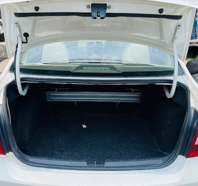 https://images10.gaadi.com/usedgaadi-sellcar/UsedCar/f50338f4a/dfcdcd8b-050f-491a-a0c3-3e77ca91176a.jpeg?imwidth=6402
