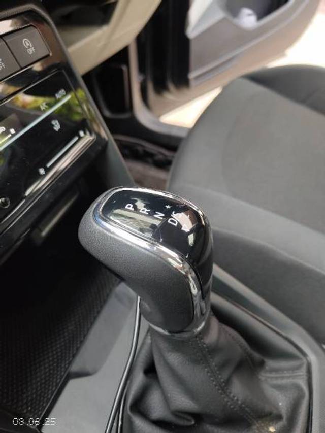 https://images10.gaadi.com/usedgaadi-sellcar/UsedCar/f503661ea/2ac11b22-6c1c-4172-ba24-5c3f0c7cef0d.jpg?imwidth=6402