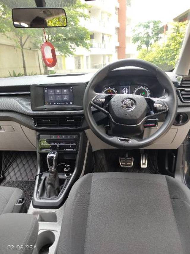 https://images10.gaadi.com/usedgaadi-sellcar/UsedCar/f503661ea/6ae7a262-f05b-40dc-a0cb-eec397f97524.jpg?imwidth=6401