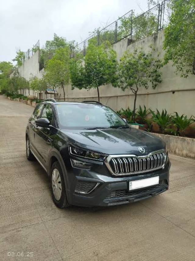 https://images10.gaadi.com/usedgaadi-sellcar/UsedCar/f503661ea/71718e79-3d5f-44c7-80ba-1ec4c8010fc6.jpg?imwidth=6400