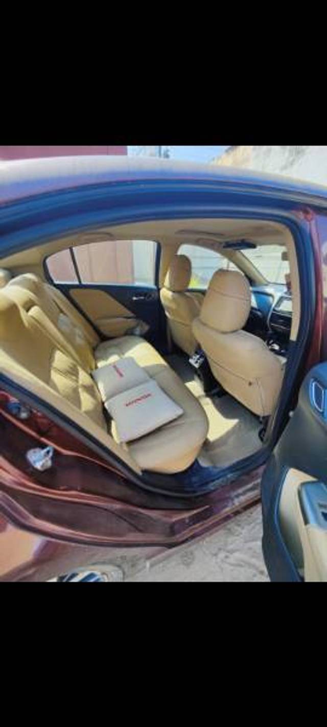 https://images10.gaadi.com/usedgaadi-sellcar/UsedCar/f503a9c6a/f6154d94-c69c-4b40-9abb-e729c36e85f5.jpg?imwidth=6402