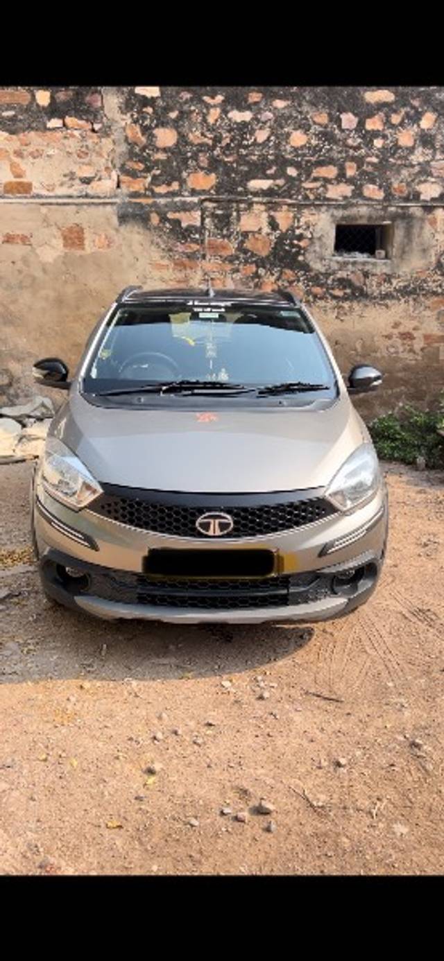 https://images10.gaadi.com/usedgaadi-sellcar/UsedCar/f503eab6a/df6d1b55-6885-4fed-9c4e-76530e8bccf2.jpeg?imwidth=6402