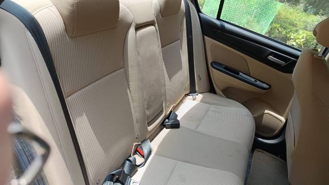 https://images10.gaadi.com/usedgaadi-sellcar/UsedCar/f505559da/b0158991-08a9-43b3-8db1-d56125bc834e.jpeg?imwidth=6402