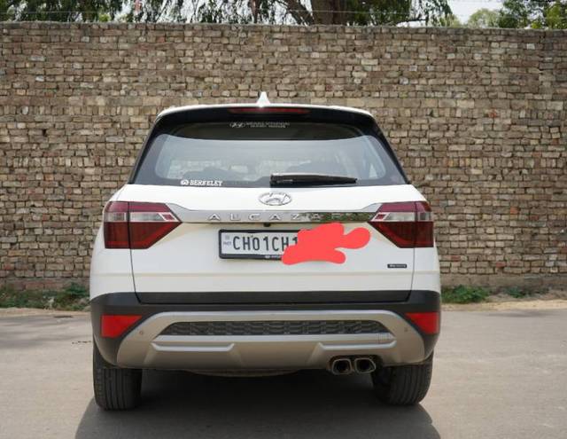 https://images10.gaadi.com/usedgaadi-sellcar/UsedCar/f5068720a/fec6ea4c-c3fc-4b4b-b142-297251ff5f8e.jpg?imwidth=6401