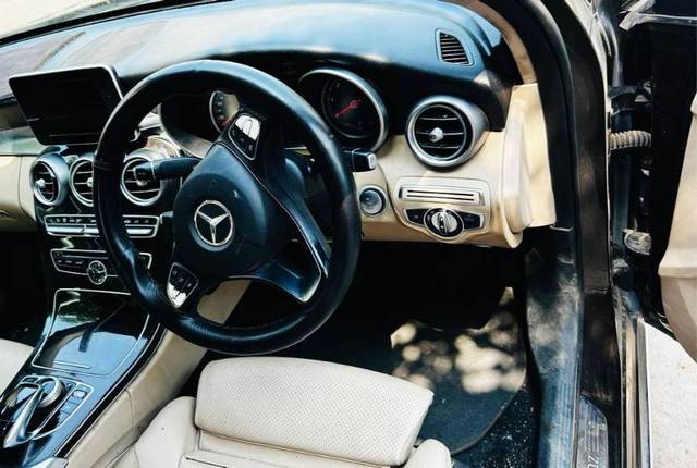 https://images10.gaadi.com/usedgaadi-sellcar/UsedCar/f506dac9a/e3ec4255-fc66-4867-990a-45175dc54ca2.jpeg?imwidth=6401