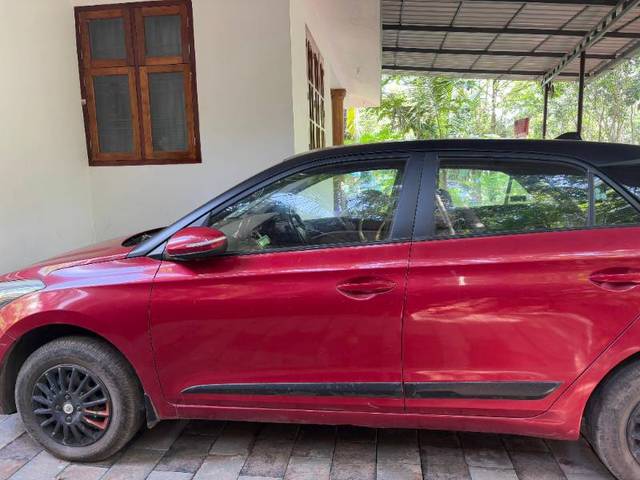 https://images10.gaadi.com/usedgaadi-sellcar/UsedCar/f5074ca5a/295f40ce-cd7b-426a-92fd-73fb68c257dc.jpg?imwidth=6402