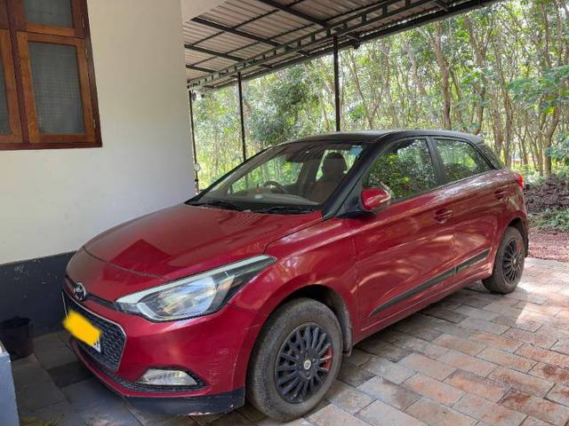 https://images10.gaadi.com/usedgaadi-sellcar/UsedCar/f5074ca5a/2d361130-72eb-4671-a383-66f619b2f172.jpg?imwidth=6400