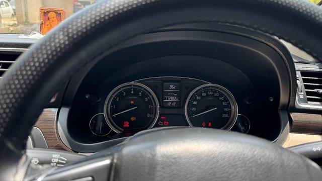 https://images10.gaadi.com/usedgaadi-sellcar/UsedCar/f507766fa/2d11777b-e4a3-4760-b5cc-a16158964c1a.jpg?imwidth=6400