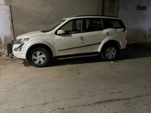 https://images10.gaadi.com/usedgaadi-sellcar/UsedCar/f507948ba/31a5866b-0021-4eda-8b23-ecc252893eaa.jpeg?imwidth=6400