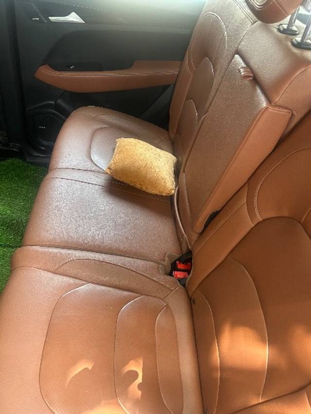 https://images10.gaadi.com/usedgaadi-sellcar/UsedCar/f507eeeca/6024461f-2982-4122-9feb-8ce4bbb03a43.jpeg?imwidth=6400