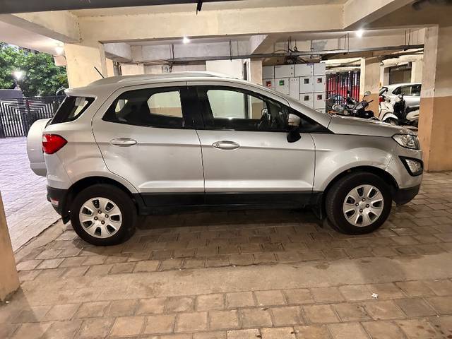 https://images10.gaadi.com/usedgaadi-sellcar/UsedCar/f5087b5da/1d72cbc1-c4bd-40e7-b20b-d707fed7f411.jpeg?imwidth=6401