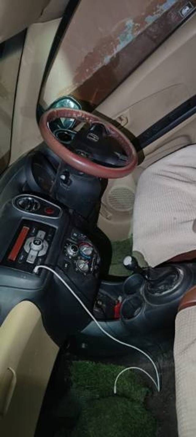 https://images10.gaadi.com/usedgaadi-sellcar/UsedCar/f508b2f9a/f036ea91-fd02-4805-8c47-8102c9773b2b.jpg?imwidth=6402