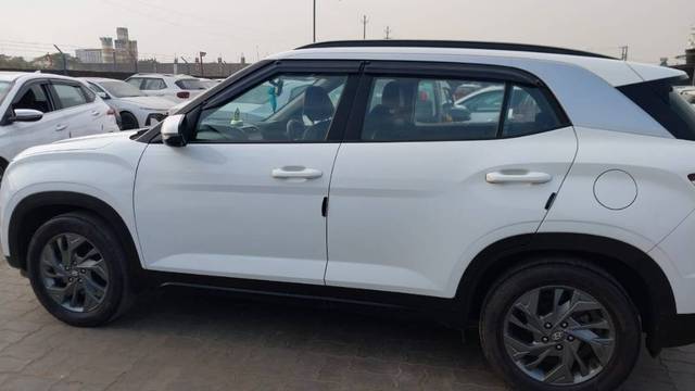 https://images10.gaadi.com/usedgaadi-sellcar/UsedCar/f5090a23a/d4a80b8d-eed2-414d-aeb0-b2b5978e8cc0.jpg?imwidth=6401