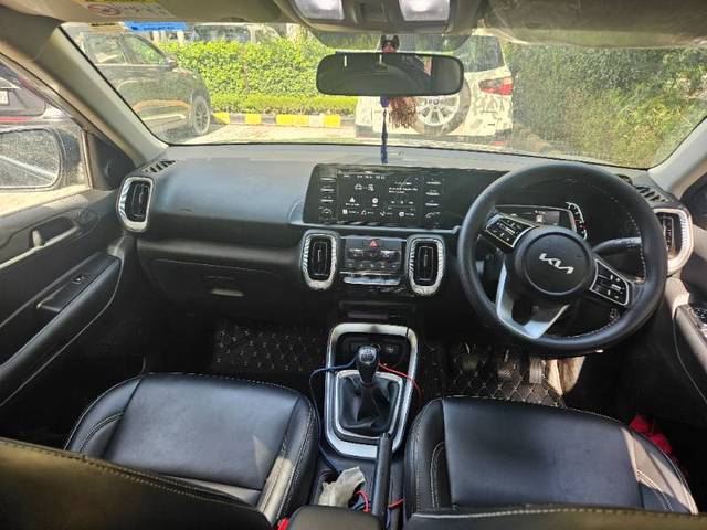 https://images10.gaadi.com/usedgaadi-sellcar/UsedCar/f5092ad8a/cf814b80-ad69-4789-a164-ce9cd3e25e66.jpg?imwidth=6402