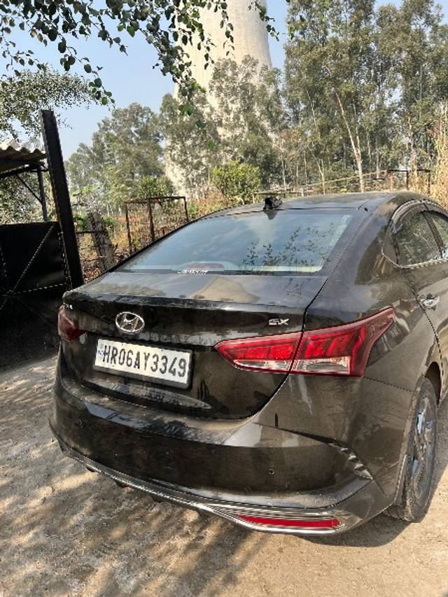 https://images10.gaadi.com/usedgaadi-sellcar/UsedCar/f5097b92a/d243115f-1e2f-40f9-9d5d-e7aabe75a579.jpeg?imwidth=6402