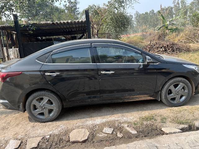 https://images10.gaadi.com/usedgaadi-sellcar/UsedCar/f5097b92a/f7f94228-8df2-4594-9796-a1ffd6a39c96.jpeg?imwidth=6401