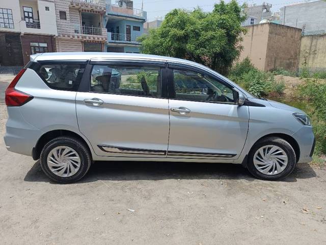 https://images10.gaadi.com/usedgaadi-sellcar/UsedCar/f509ddb2a/efe74f82-9865-45c6-801c-16c555927367.jpg?imwidth=6401