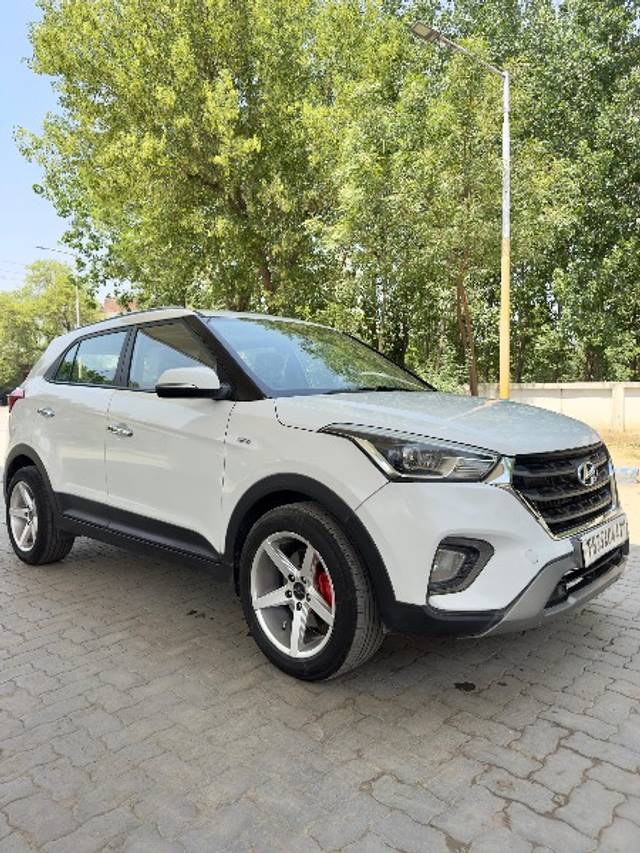 https://images10.gaadi.com/usedgaadi-sellcar/UsedCar/f50aa4cca/0432f8f8-862f-42df-b15b-bf56b51060a9.jpeg?imwidth=6400