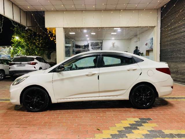 https://images10.gaadi.com/usedgaadi-sellcar/UsedCar/f50ab755a/25865573-c114-47ac-b14b-a47bf2289d7d.jpg?imwidth=6402