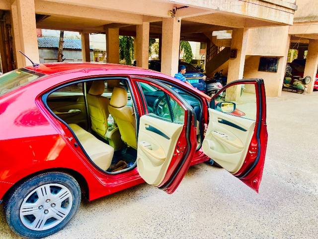 https://images10.gaadi.com/usedgaadi-sellcar/UsedCar/f50acb0ba/49601a8a-d22f-4849-8694-aedd0688c025.jpeg?imwidth=6402