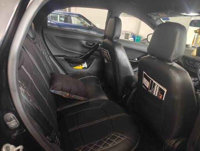 https://images10.gaadi.com/usedgaadi-sellcar/UsedCar/f50b8fcfa/322bf45d-6777-4d61-9a36-8ccc45c70bdd.jpg?imwidth=6402