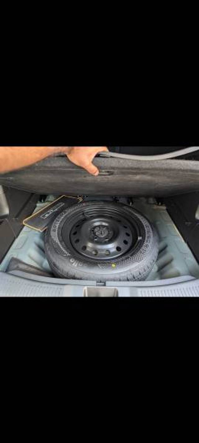 https://images10.gaadi.com/usedgaadi-sellcar/UsedCar/f50b9568a/d5c4db34-1e59-42d3-a666-dbd386d34a5e.png?imwidth=6402