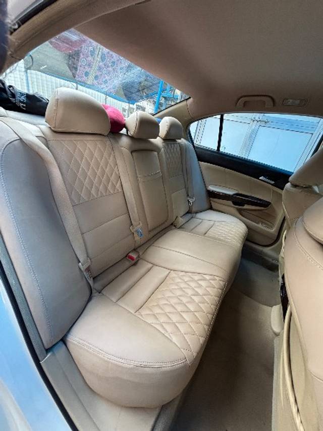 https://images10.gaadi.com/usedgaadi-sellcar/UsedCar/f50bb683a/3a1c5202-01ca-4b49-9590-6526776e2fbd.jpeg?imwidth=6402