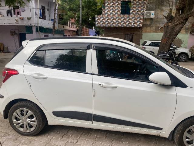 https://images10.gaadi.com/usedgaadi-sellcar/UsedCar/f50c14daa/b8017f21-f07f-47f1-b455-17075844ebfb.jpeg?imwidth=6401