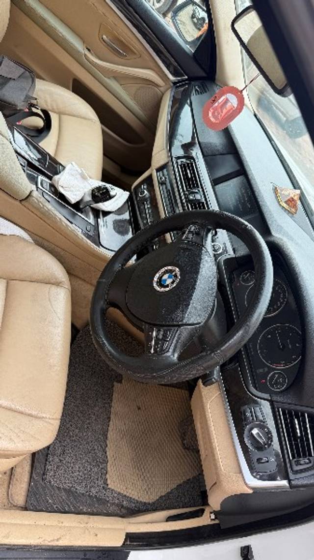https://images10.gaadi.com/usedgaadi-sellcar/UsedCar/f50c1825a/a079e55d-1626-48df-b479-d4b9798bbb4a.jpeg?imwidth=6401