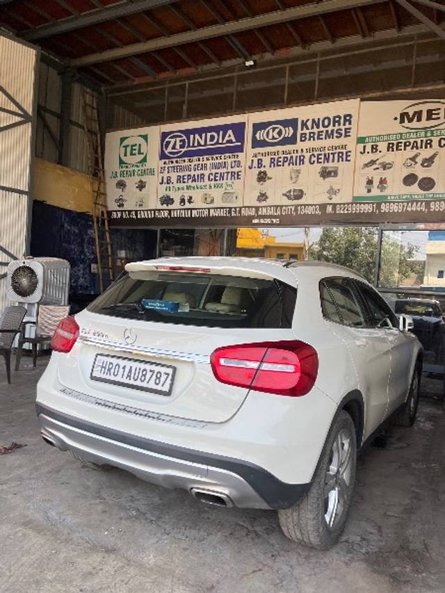 https://images10.gaadi.com/usedgaadi-sellcar/UsedCar/f50c3025a/848a28a1-cf1b-48d6-9a1c-3fa707675724.jpg?imwidth=6401