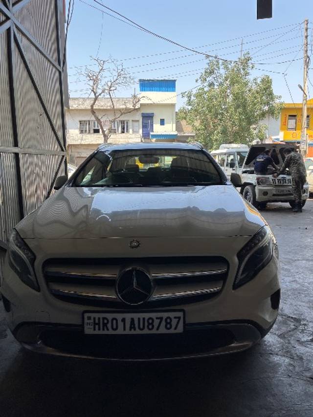 https://images10.gaadi.com/usedgaadi-sellcar/UsedCar/f50c3025a/ee15648f-8936-4374-be81-ca7f51034b21.jpg?imwidth=6400