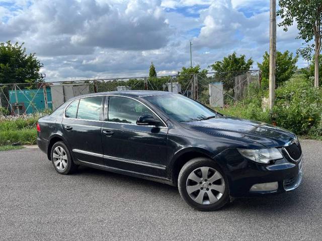 https://images10.gaadi.com/usedgaadi-sellcar/UsedCar/f50cb3fba/5bd0bf62-66f9-43d7-8621-ae2903dd3dba.jpeg?imwidth=6400