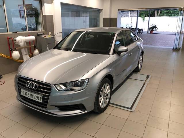 https://images10.gaadi.com/usedgaadi-sellcar/UsedCar/f50ccadda/672100d1-4cb0-4d65-b33b-fc60e982a38e.jpeg?imwidth=6402